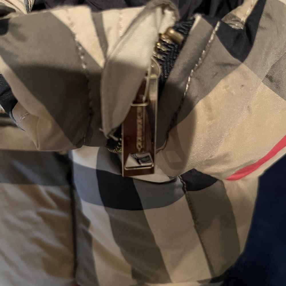 Burberry Kids Puffer Jacket - Beige, Black, Red - Picture 3 of 10